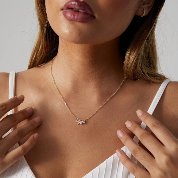 🆕Women’s Gold 14K Gold Plated CZ Heart Star Leaf Pendant Necklace - Picture 4 of 7